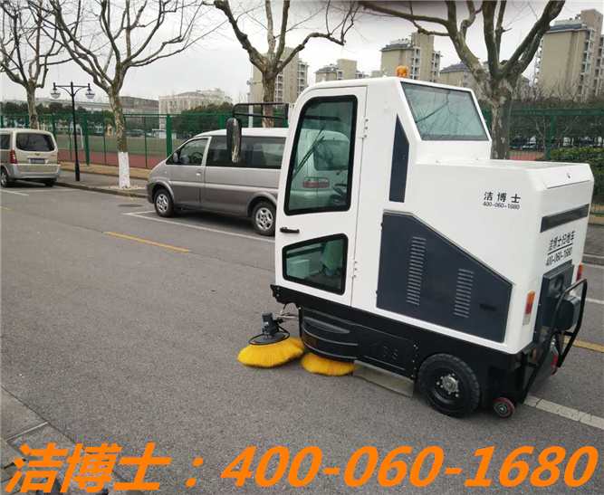 潔博士駕駛掃地車客戶案例—復旦大學 潔博士駕駛掃地車客戶案例—復旦大學