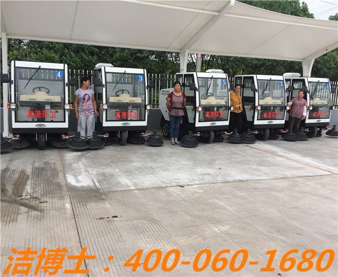 潔博士道路掃地車(chē)客戶案例—泰州高港區(qū)城市管理 潔博士道路掃地車(chē)客戶案例—泰州高港區(qū)城市管理