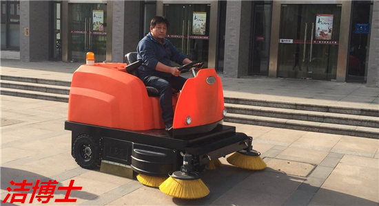 電動清掃車的 電動清掃車的