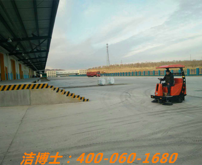 潔博士電動掃地車客戶案例——赤峰鐵發商貿集團有限公司 潔博士電動掃地車客戶案例——赤峰鐵發商貿集團有限公司