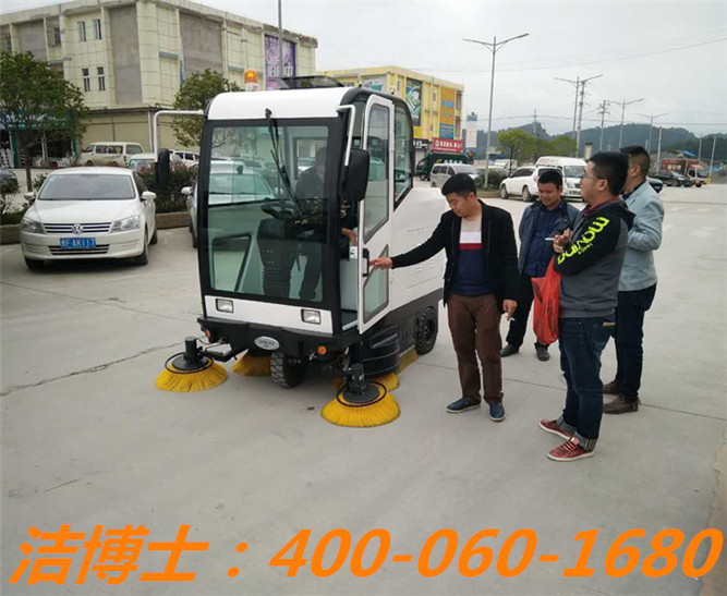 潔博士駕駛掃地車客戶案例——上海揚久實業 潔博士駕駛掃地車客戶案例——上海揚久實業