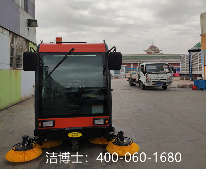 潔博士電動掃地機(jī)用戶案例——常州良常物流有限公司 潔博士電動掃地機(jī)用戶案例——常州良常物流有限公司